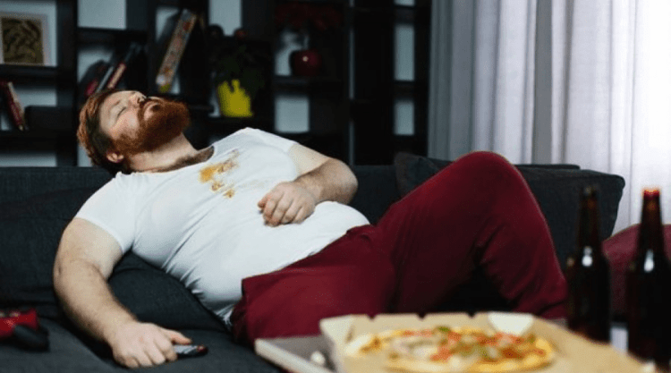 Ju vjen gjumë pas ushqimit? Kjo është arsyeja