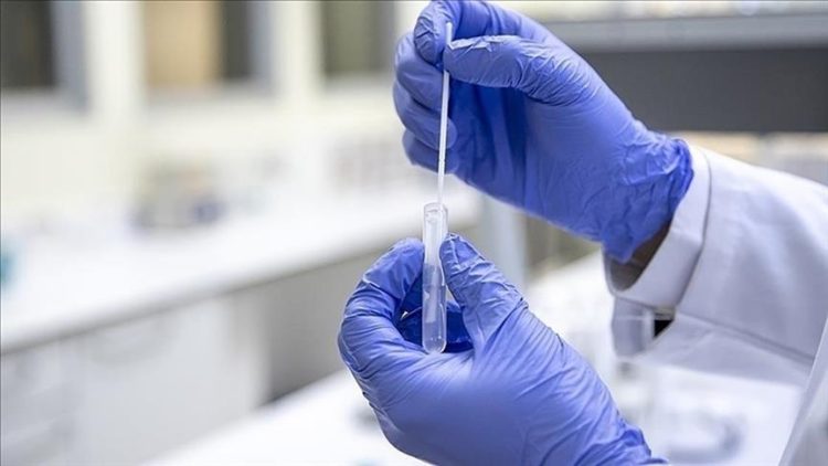 Francë, sezoni i pushimeve rrit përhapjen e Eris, versionit të ri të COVID-19