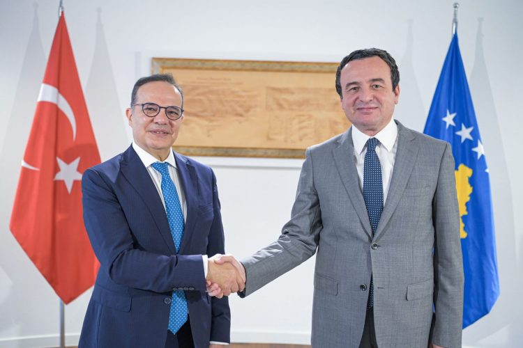 Kurti pret në takim zëvendësministrin e Punëve të Jashtme të Turqisë, flasin për dialogun me Serbinë dhe zhvillimet në veri