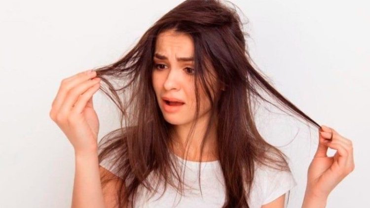 Mënyra më e lehtë për të shpëtuar nga flokët e yndyrshëm