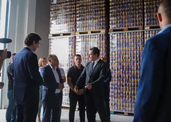 Kryeministri Kurti dhe ministri Murati vizitojnë kompaninë Frutex, prodhimet e së cilës eksportohen deri në Amerikë (FOTO)