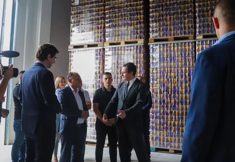 Kryeministri Kurti dhe ministri Murati vizitojnë kompaninë Frutex, prodhimet e së cilës eksportohen deri në Amerikë (FOTO)