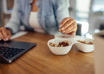 Ky është fruti që na mban të ngopur për orë të tëra dhe redukton urinë