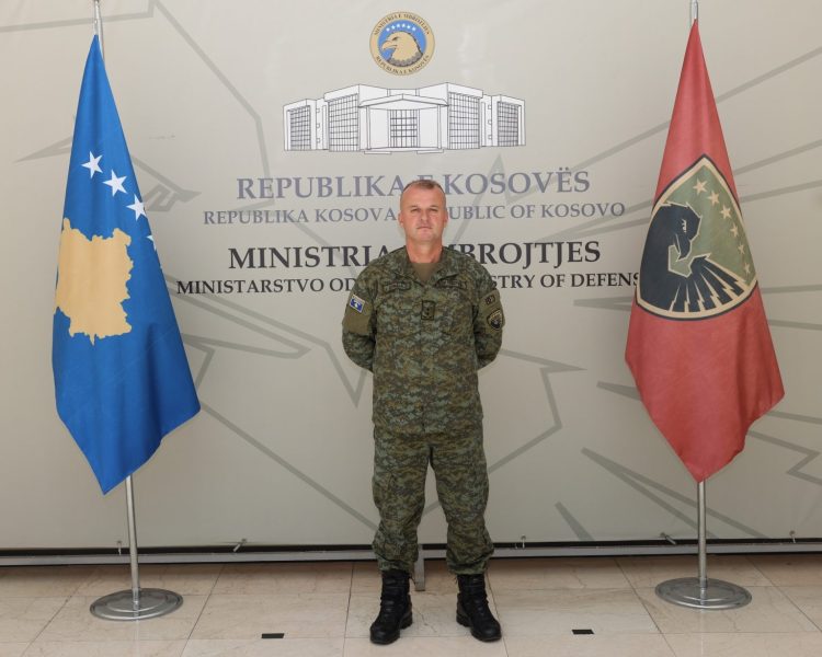 Oficeri i FSK-së shpëtoi nënën dhe vajzën e saj nga mbytja në det