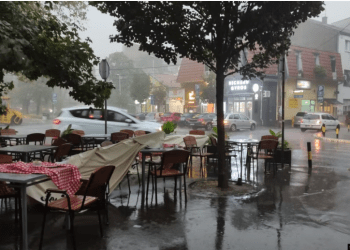 Beogradi goditet nga një stuhi breshri