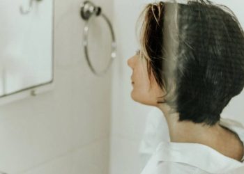 Një shenjë e fazës së hershme të demencës mund të zbulohet gjatë dushit