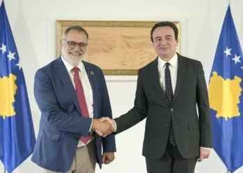 Kurti takohet me senatorin zviceran, diskutojnë për situatën politike