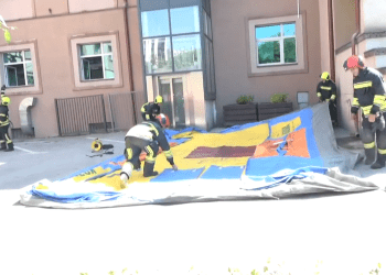 Komuna e Prishtinës inskenon zjarr në objektin e vjetër, evakuohen personeli e qytetarët