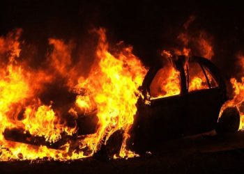 Digjen katër vetura në një parking në rrugën “B” në Prishtinë