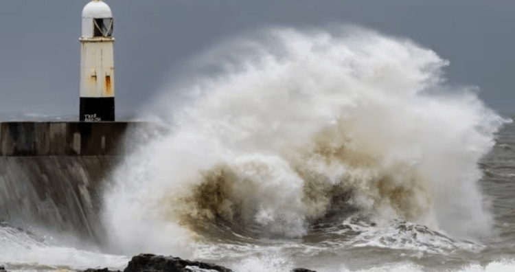 Erëra të forta dhe shi i dendur, moti i keq pushton Britaninë e Madhe