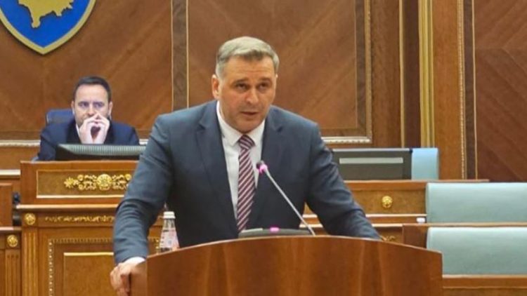 Bajqinovci ka një pyetje: Sa deputetë të opozitës e kanë shpërndarë letrën ku kritikohet qasja e padrejtë ndaj Kosovës