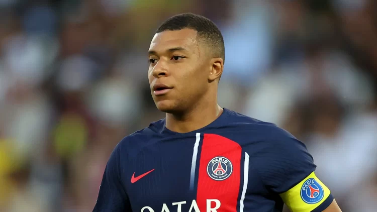 PSG sapo mori një vendim të rëndësishëm për Mbappen