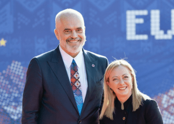 ‘Edhe Kosova mund të jetë temë diskutimi’: Meloni mbërrin në portin e Vlorës, pritet nga Rama