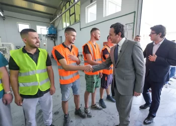 Kurti: Bizneset e vogla dhe të mesme, në fokus të qeverisjes sonë