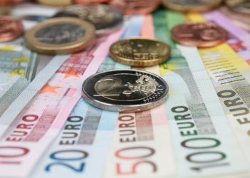 Euro kthehet sipër 105 lekëve për herë të parë që nga fundi i korrikut