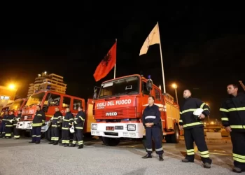 Greqia “ndryshon mendje”, pranon ndihmën e zjarrfikësve nga Shqipëria pas përshkallëzimit të situatës