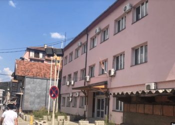 Ambasada e SHBA-së: Vendimi për ndërtesën komunale në Mitrovicën e Veriut në kundërshtim me kërkesat tona