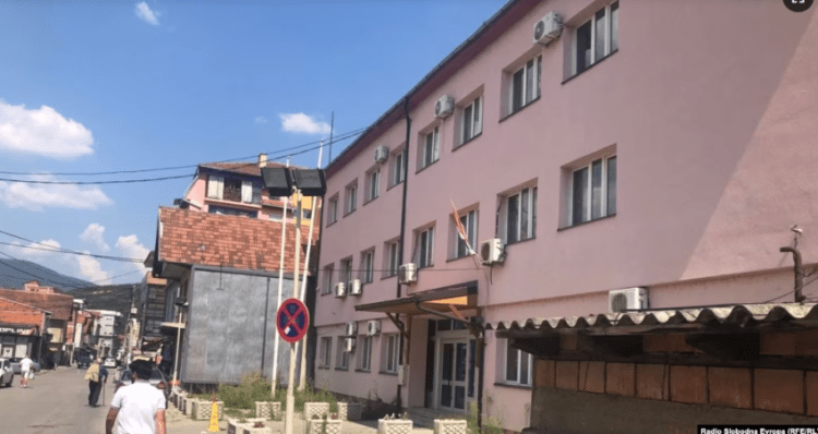 Ambasada e SHBA-së: Vendimi për ndërtesën komunale në Mitrovicën e Veriut në kundërshtim me kërkesat tona