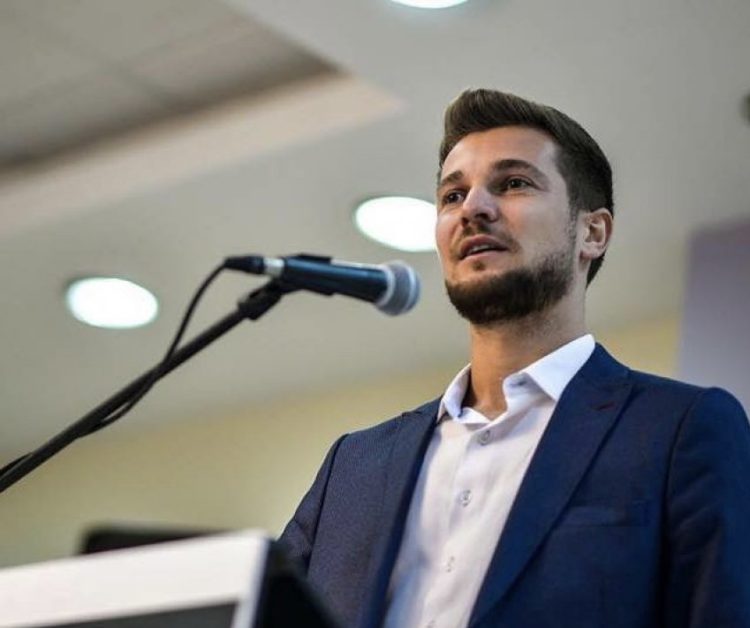 Deptueti i VV-së: Prindërit që keqpërdorin mjetet e rimbursimit të librave do të përballen me gjykatat