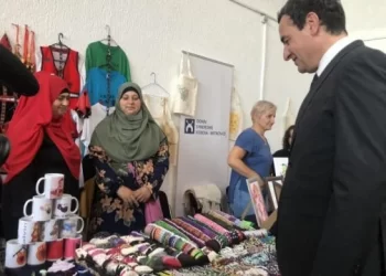 Kryeministri Kurti viziton Panairin e Rinisë