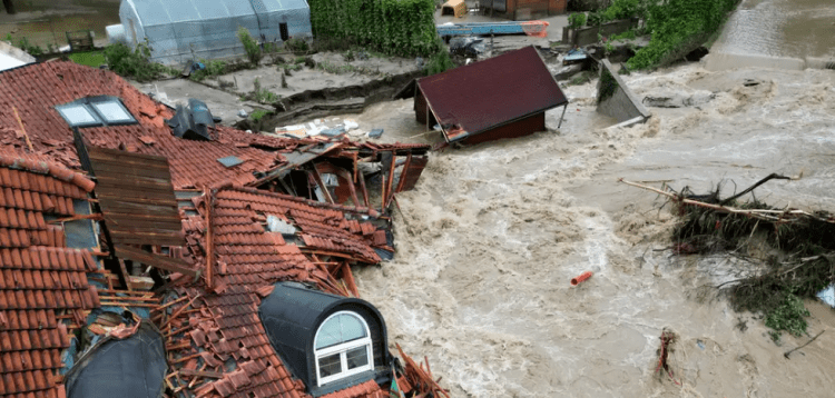 Europa përfshihet nga moti i keq