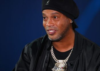 Ronaldinho injoron thirrjet nga gjykata braziliane, mund të përfundojë në burg