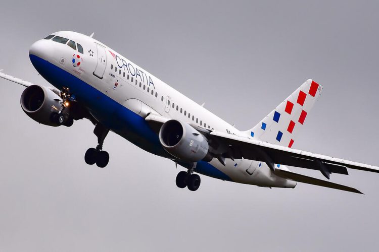 Piloti pëson arrest kardiak dhe vdes gjatë fluturimit, avioni bën ulje emergjente