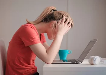 Si ta kuptoni që po vuani nga ankthi, shenjat që nuk duhet t’i anashkaloni