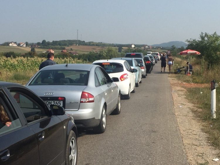 Merdarë, pritjet deri në katër orë për dalje nga Kosova
