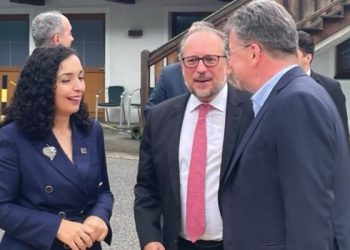 Lajçak merr pjesë në forumin në Austri, takohet me Osmanin