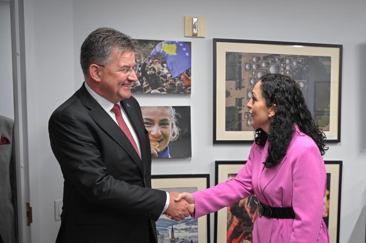 Lajçak shkruan për domosdoshmërinë e dialogut, s’e përmend faktin se sulmuesit e Policisë së Kosovës ishin terroristë serbë