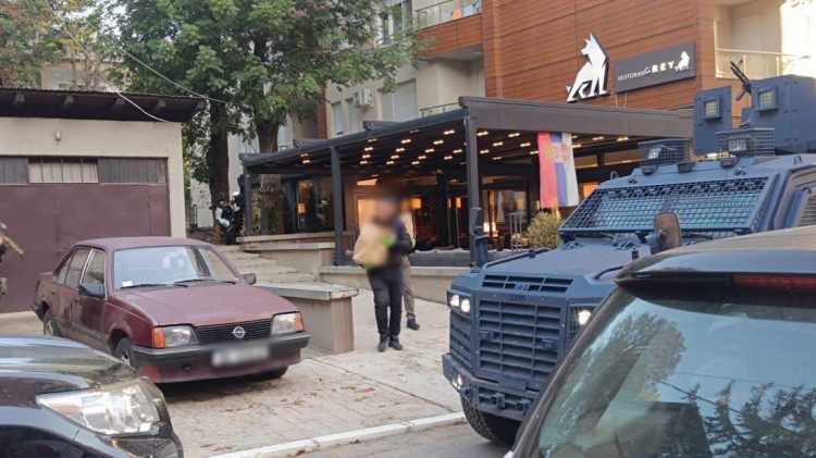 Operacioni policor në veri, sekuestrohen dy vetura dhe një motoçikletë me targa të Serbisë