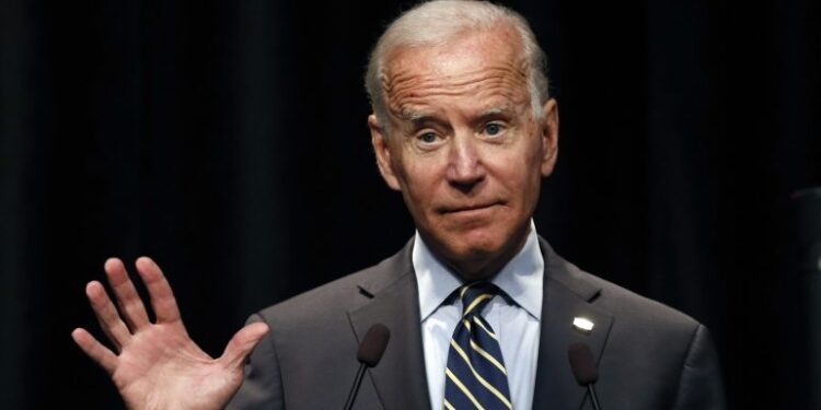 VOA: Kongresi thellon hetimet ndaj Presidentit Biden