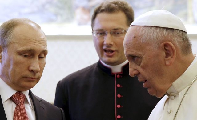 Pse Françesku “mbron” regjimet tiranike në Kinë dhe Rusi?