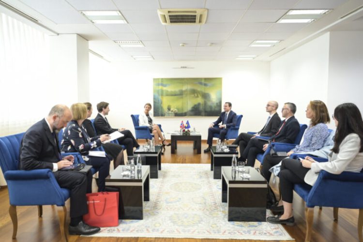 Kurti pret në takim delegacionin norvegjez nga KiE