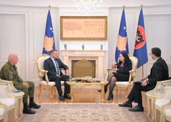 Osmani takon Ministrin e Mbrojtjes dhe komandantin e FSK-së