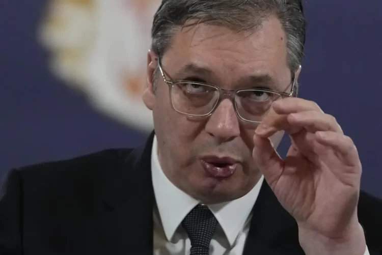 Gazetari serb: Vuçiqi e ka problem si ta bindë popullin e tij se Kosova është Serbi