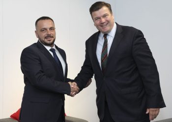 Ministri Maqedonci pritet në takim nga homologu i tij britanik