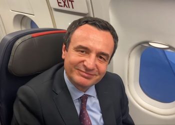 Kurti udhëton për në Estoni, merr pjesë në një samit