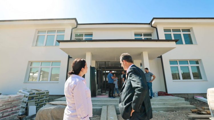 Drejtoresha e Arsimit në Prishtinë: Tetori do të na gjejë me një shkollë të re moderne