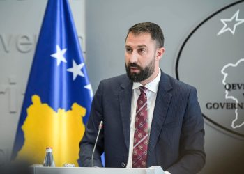 Krasniqi: Kërkesa për dorëheqjen e kryetarëve vjen nga Beogradi