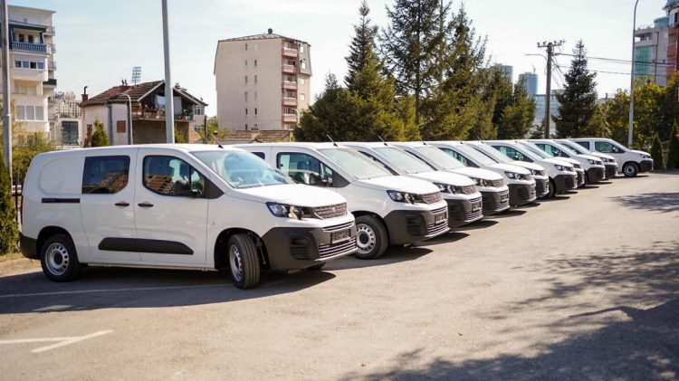 Vitia: 22 vetura të reja për komunat, do të shpeshtohen vizitat mjekësore në shtëpi
