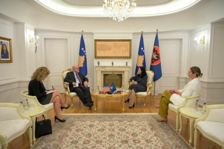 Osmani takohet me Hovenierin në prag të vizitës në SHBA