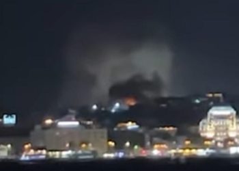 Zjarr në Kapalicarsi, kulmi i tregut në Stamboll përfshihet nga flaka