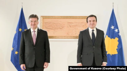 Lajçak po ia mbyll derën vetes