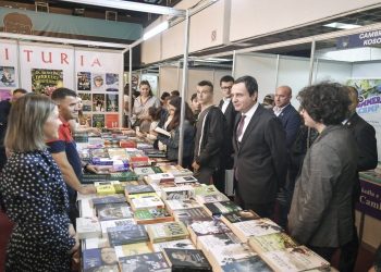 Kurti: Këtë vit si asnjëherë më parë kemi ndarë mjete edhe për materiale shkollore