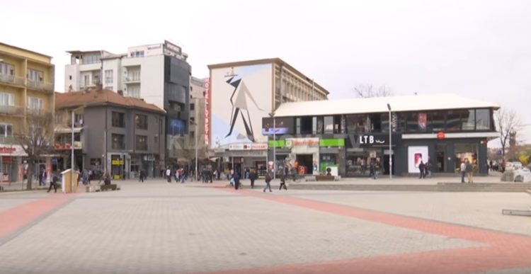 Rrahje mes dy personave në Ferizaj, njëri sulmoi edhe nënën e tij