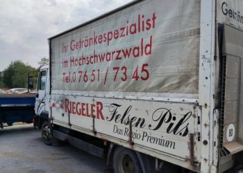 Policia ndalon dy kamion në Shtime, shisnin dhe transportonin drunjë ilegalisht