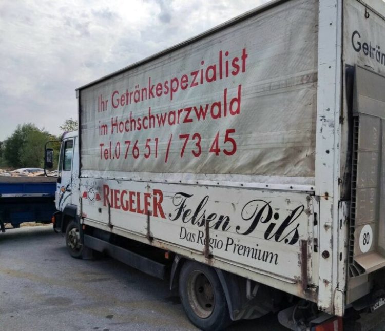 Policia ndalon dy kamion në Shtime, shisnin dhe transportonin drunjë ilegalisht