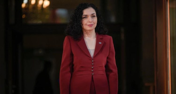 Presidentja Osmani apel ndërkombëtarëve: Nëse s’ju pëlqejnë politikanët, mos i ndëshkoni qytetarët e Kosovës